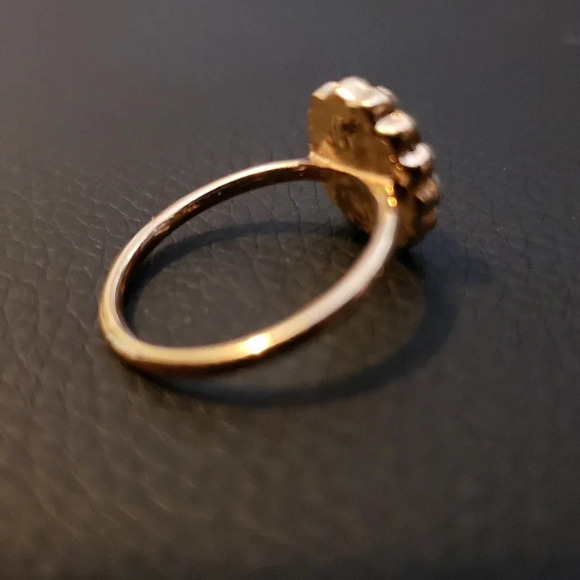 *RING delicate flower,  gold tone - Picture 2 of 4